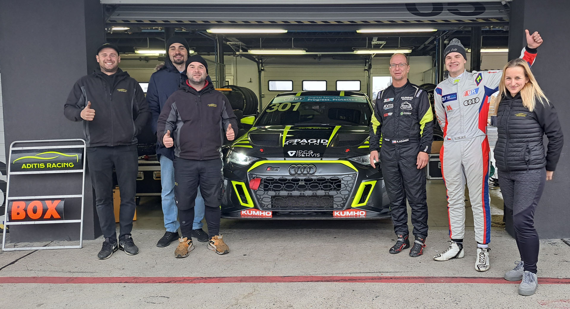 Tým BIBARACING v boxech - test Audi RS3 TCR